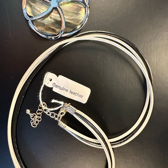 🌿 Sterling Silver (SX925) Pendant on Genuine Leather Necklace – Modern Artisan - Picture 3 of 5